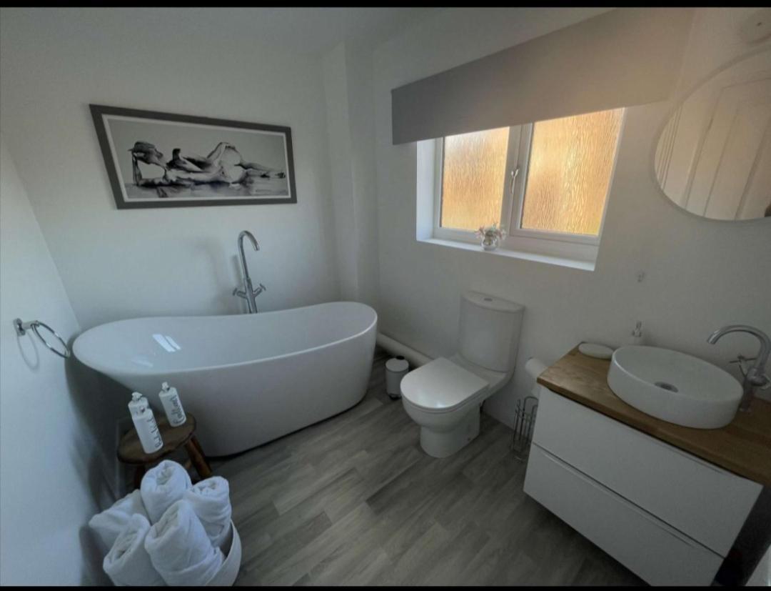 A Beautiful House In A Scenic Town Location. Villa Louth  Bagian luar foto