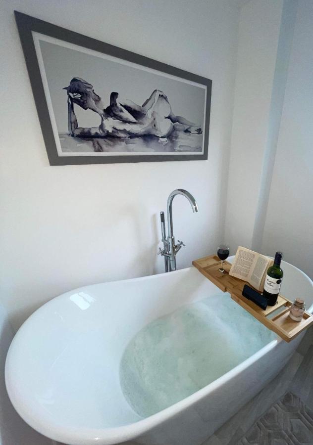 A Beautiful House In A Scenic Town Location. Villa Louth  Bagian luar foto
